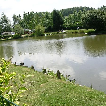 Auberge Des Etangs Roussent Exterior photo